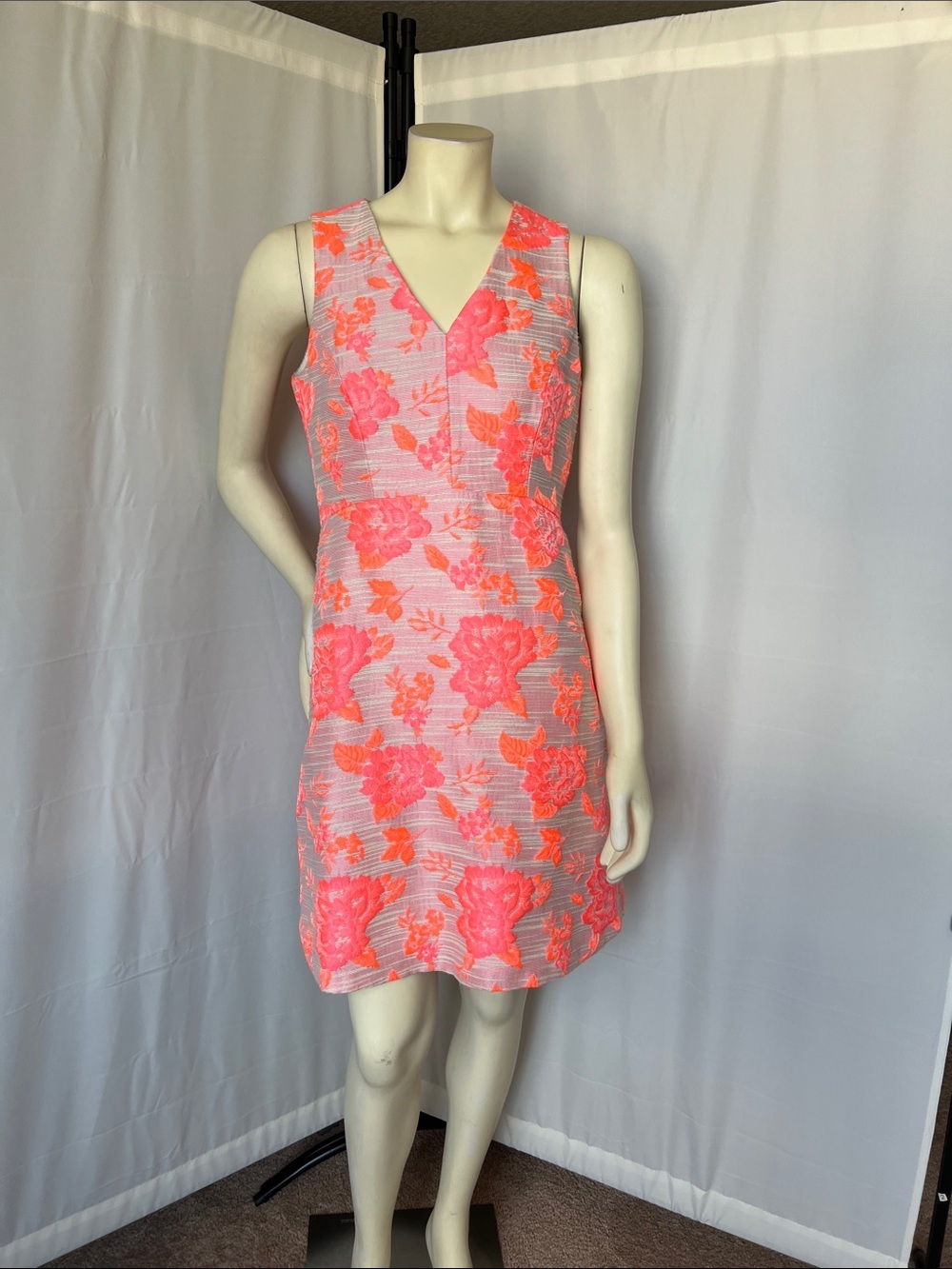 ANTONIO MELANI Sleeveless Fit and Flare Coral Floral Pattern Jaquard Dress
